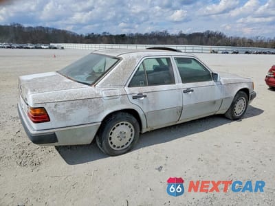Trzecie zdjęcie samochodu z tyłu: 1991 MERCEDES-BENZ 300 E 2.6 VIN:WDBEA26D2MB302620 - miniatura