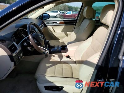 Zdjęcie 7 z 12 samochodu: 2016 VOLKSWAGEN TOUAREG TDI VIN:WVGEP9BP7GD004254 - miniatura