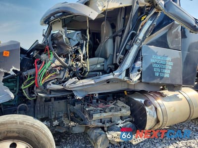 Zdjęcie 9 z 10 samochodu: 2022 VOLVO VNL SEMI TRUCK VIN:4V4NC9EH1NN606714 - miniatura