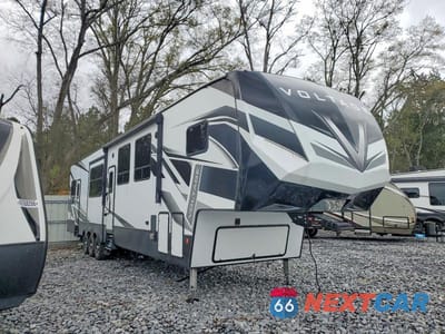 2021 KEYSTONE VOLTAGE CAMPER 4YDF42739MZ990980 - główne zdjęcie licytacji z USA - miniatura