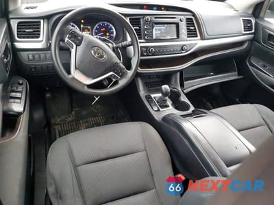 Zdjęcie 8 z 13 samochodu: 2018 TOYOTA HIGHLANDER LE VIN:5TDZZRFH6JS245866 - miniatura