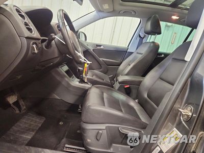 Zdjęcie 7 z 14 samochodu: 2012 VOLKSWAGEN TIGUAN S VIN:WVGAV7AX4CW004687 - miniatura