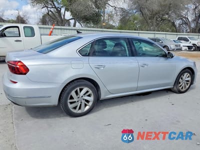 Trzecie zdjęcie samochodu z tyłu: 2018 VOLKSWAGEN PASSAT SE VIN:1VWBA7A34JC052316 - miniatura