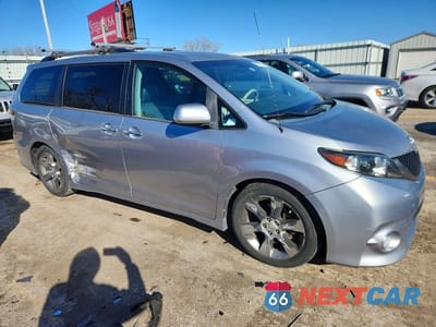 Czwarte zdjęcie samochodu z boku: 2013 TOYOTA SIENNA SE 8-PASSENGER VIN:5TDXK3DC7DS333071 - miniatura