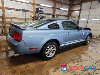 Trzecie zdjęcie samochodu z tyłu: 2005 FORD MUSTANG VIN:1ZVFT80N455208594 - miniatura