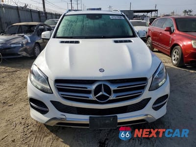 Piąte zdjęcie samochodu w środku: 2016 MERCEDES-BENZ GLE 350 4MATIC VIN:4JGDA5HB5GA670645 - miniatura