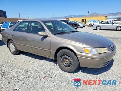 Czwarte zdjęcie samochodu z boku: 1999 TOYOTA CAMRY VIN:4T1BG22K9XU879639 - miniatura