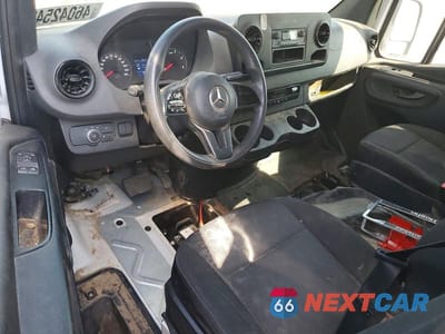 Zdjęcie 8 z 11 samochodu: 2022 MERCEDES BENZ SPRINTER 2500 UTILITY / SERVICE VAN VIN:W1Y4EBHY3NT101611 - miniatura