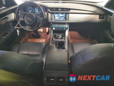 Zdjęcie 8 z 12 samochodu: 2017 JAGUAR XF PREMIUM VIN:SAJBJ4BV5HCY41328 - miniatura