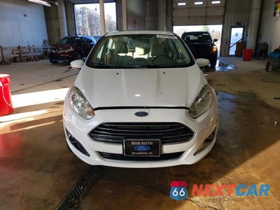 Piąte zdjęcie samochodu w środku: 2015 FORD FIESTA TITANIUM VIN:3FADP4CJ3FM205445 - miniatura