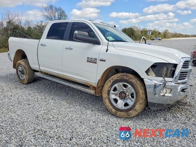 Czwarte zdjęcie samochodu z boku: 2017 RAM 2500 SLT VIN:3C6UR5DJ6HG741050 - miniatura