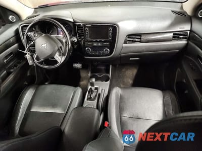 Zdjęcie 8 z 14 samochodu: 2016 MITSUBISHI OUTLANDER SE VIN:JA4AD3A30GZ051727 - miniatura