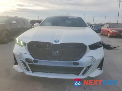 Piąte zdjęcie samochodu w środku: 2026 BMW 550 XE VIN:WBA13FK05TCV74041 - miniatura