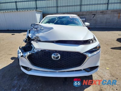 Piąte zdjęcie samochodu w środku: 2025 MAZDA 3 PREFERRED VIN:JM1BPACM2S1784204 - miniatura