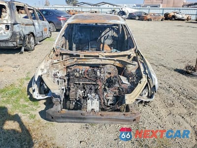 Piąte zdjęcie samochodu w środku: 2016 VOLKSWAGEN PASSAT S VIN:1VWAT7A34GC037197 - miniatura