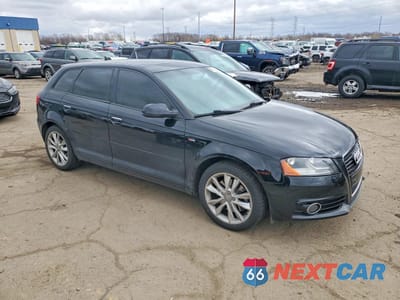 Czwarte zdjęcie samochodu z boku: 2013 AUDI A3 PREMIUM VIN:WAUBEAFM8DA014011 - miniatura