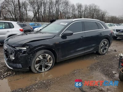 2022 AUDI E-TRON PREMIUM WA1AAAGE1NB005612 - główne zdjęcie licytacji z USA - miniatura