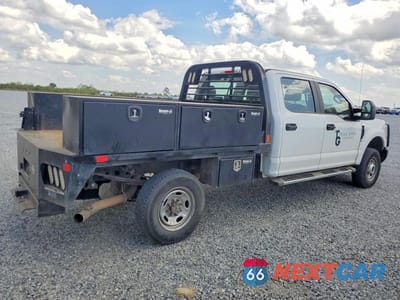 Trzecie zdjęcie samochodu z tyłu: 2019 FORD F250 SUPER DUTY FLATBED TRUCK VIN:1FD7W2B6XKEG48750 - miniatura