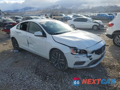 Czwarte zdjęcie samochodu z boku: 2017 VOLVO S60 DYNAMIC VIN:YV140MTL3H2438696 - miniatura