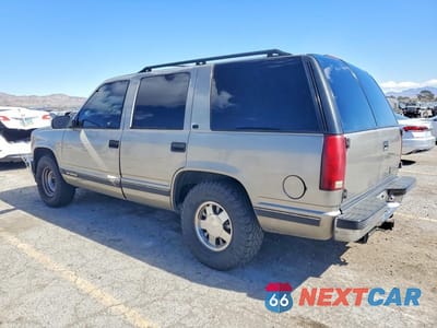 Drugie zdjęcie samochodu z przodu: 1999 CHEVROLET TAHOE C1500 VIN:1GNEC13R3XJ551161 - miniatura