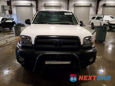 Piąte zdjęcie samochodu w środku: 2003 TOYOTA TUNDRA SR5 VIN:5TBBT44123S435722 - miniatura