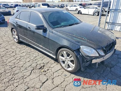Czwarte zdjęcie samochodu z boku: 2013 MERCEDES-BENZ E 350 VIN:WDDHF5KB4DA744090 - miniatura