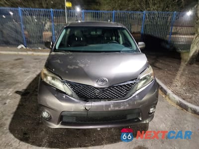 Piąte zdjęcie samochodu w środku: 2015 TOYOTA SIENNA SPORT VIN:5TDXK3DC9FS597704 - miniatura