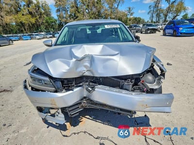 Piąte zdjęcie samochodu w środku: 2018 VOLKSWAGEN PASSAT SE VIN:1VWBA7A3XJC008045 - miniatura