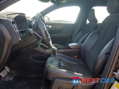 Zdjęcie 7 z 12 samochodu: 2019 VOLVO XC40 T5 R-DESIGN VIN:YV4162UM2K2085570 - miniatura