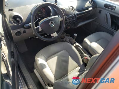 Zdjęcie 8 z 12 samochodu: 2001 VOLKSWAGEN NEW BEETLE GLS VIN:3VWCT21C31M405046 - miniatura