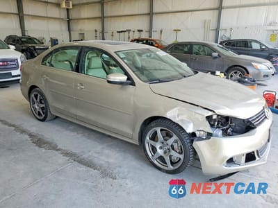 Czwarte zdjęcie samochodu z boku: 2013 VOLKSWAGEN JETTA TDI VIN:3VW3L7AJ1DM274862 - miniatura