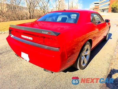 Czwarte zdjęcie samochodu z boku: 2010 DODGE CHALLENGER SRT-8 VIN:2B3CJ7DW5AH318678 - miniatura