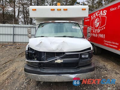 Piąte zdjęcie samochodu w środku: 2005 CHEVROLET EXPRESS UTILITY / SERVICE TRUCK VIN:1GBJG31U751143665 - miniatura