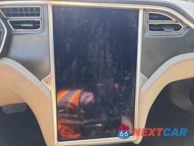 Zdjęcie 9 z 12 samochodu: 2015 TESLA MODEL S 60 VIN:5YJSA1S1XFF080564 - miniatura