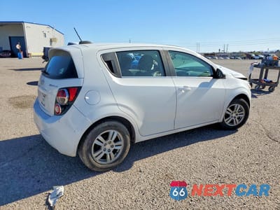 Trzecie zdjęcie samochodu z tyłu: 2015 CHEVROLET SONIC LT VIN:1G1JC6SHXF4215994 - miniatura
