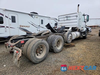 Czwarte zdjęcie samochodu z boku: 2023 VOLVO VN VNL VIN:4V4NG9EJ5PN611828 - miniatura