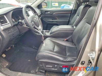 Zdjęcie 7 z 12 samochodu: 2016 TOYOTA HIGHLANDER LIMITED VIN:5TDDKRFH6GS300761 - miniatura