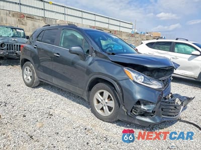 Czwarte zdjęcie samochodu z boku: 2018 CHEVROLET TRAX 1LT VIN:KL7CJLSB5JB705650 - miniatura