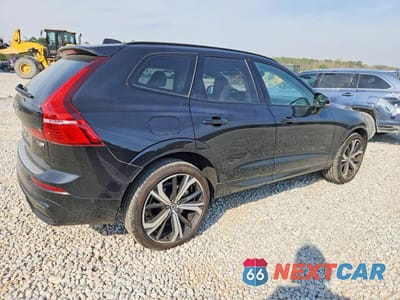 Trzecie zdjęcie samochodu z tyłu: 2025 VOLVO XC60 ULTRA VIN:YV4H60RMXS1083230 - miniatura
