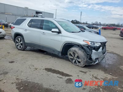 Czwarte zdjęcie samochodu z boku: 2021 CHEVROLET TRAVERSE LT VIN:1GNERHKW2MJ251458 - miniatura