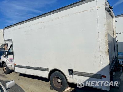 Trzecie zdjęcie samochodu z tyłu: 1995 FORD ECONOLINE - TRUCKS BOX TRUCK VIN:1FDKE37G4SHA60216 - miniatura
