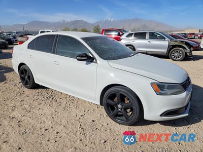 Czwarte zdjęcie samochodu z boku: 2014 VOLKSWAGEN JETTA SE VIN:3VWD07AJ5EM412269 - miniatura