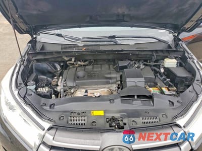 Zdjęcie 12 z 12 samochodu: 2018 TOYOTA HIGHLANDER LE VIN:5TDZARFHXJS037206 - miniatura