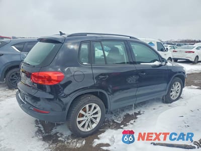 Trzecie zdjęcie samochodu z tyłu: 2018 VOLKSWAGEN TIGUAN LIMITED VIN:WVGBV7AX9JK005729 - miniatura