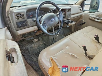Zdjęcie 8 z 13 samochodu: 2004 FORD F550 SUPER DUTY VIN:1FDAF57PX4EB46977 - miniatura