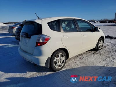 Trzecie zdjęcie samochodu z tyłu: 2013 HONDA FIT LX VIN:LUCGE8H57D3000348 - miniatura