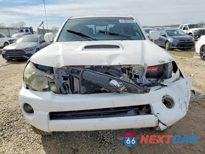 Piąte zdjęcie samochodu w środku: 2011 TOYOTA TACOMA V6 VIN:3TMLU4ENXBM079688 - miniatura