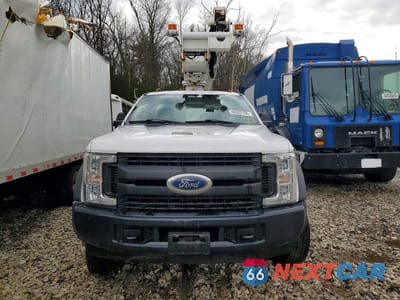 Piąte zdjęcie samochodu w środku: 2019 FORD F-550 SUPER DUTY - DUAL REAR WHEEL VIN:1FDUF5GT6KEE94234 - miniatura