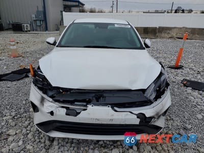 Piąte zdjęcie samochodu w środku: 2024 KIA FORTE LXS VIN:3KPF24AD6RE759592 - miniatura