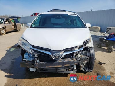 Piąte zdjęcie samochodu w środku: 2018 TOYOTA SIENNA LE 8-PASSENGER VIN:5TDKZ3DC4JS913380 - miniatura